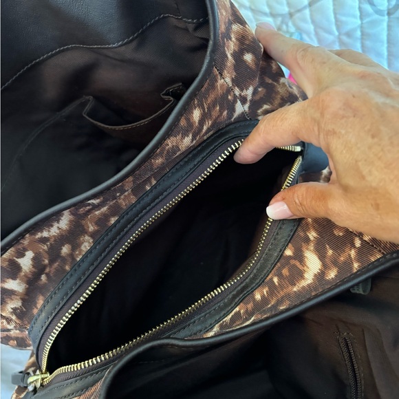 Designer Handbag - Picture 5 of 7